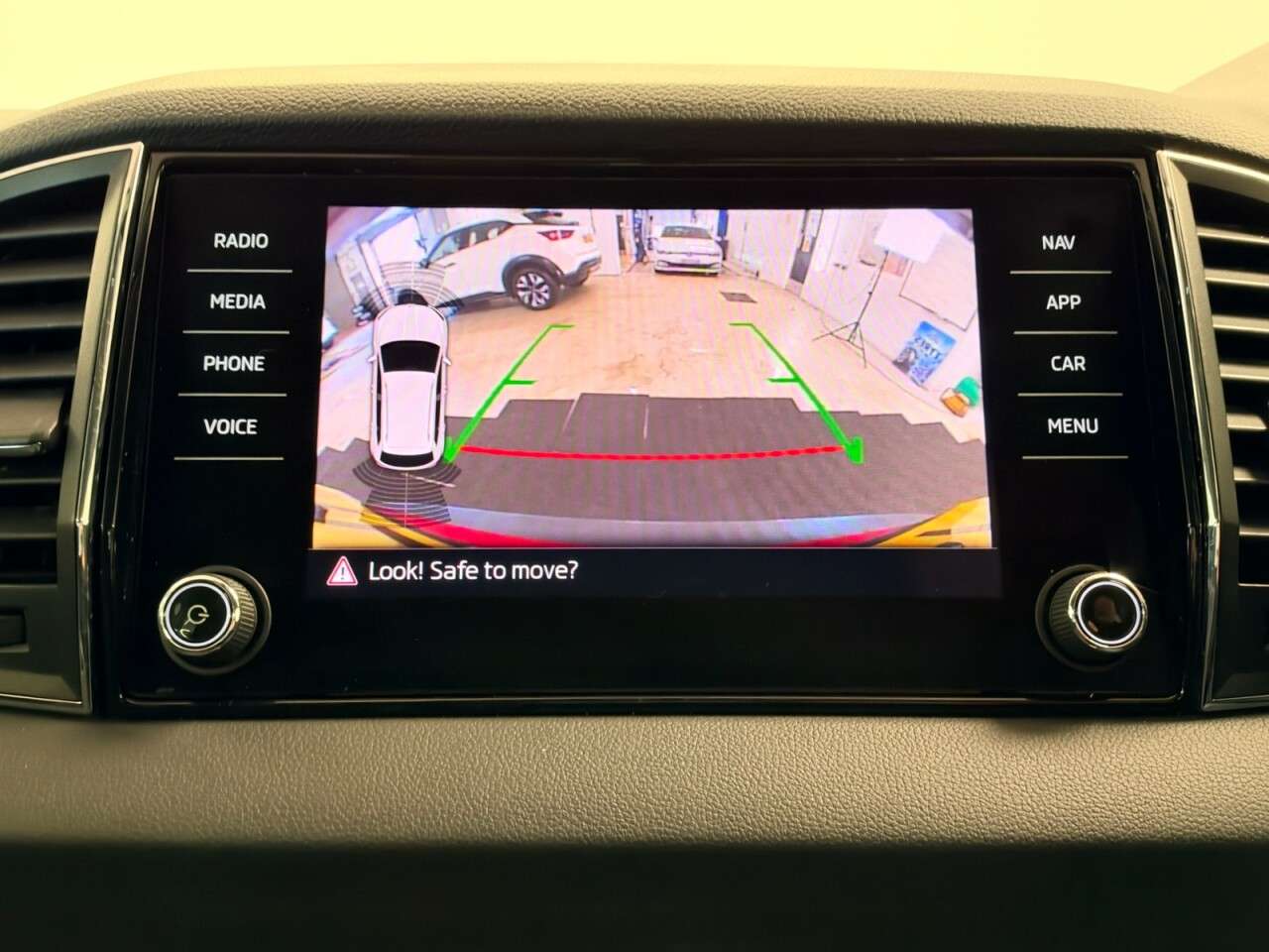 A 2019 SKODA KAROQ 1.5 TSI SE L 150 BHP + SAT NAV + REAR CAMERA + HEATED SEATS - NOVEMBER 2027 A 2019 SKODA KAROQ 1.5 TSI SE L 150 BHP + SAT NAV + REAR CAMERA + HEATED SEATS - NOVEMBER 2027
