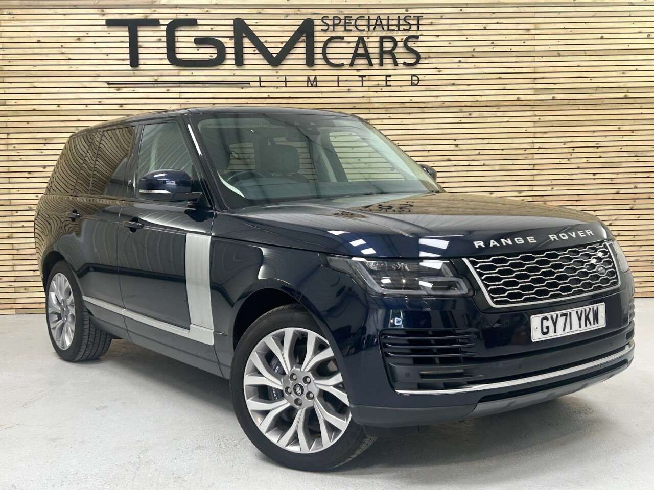 A 2021 LAND ROVER RANGE ROVER 2.0 P400e 13.1kWh Westminster SUV 5dr Petrol Plug-in Hybrid Auto 4WD Euro 6 A 2021 LAND ROVER RANGE ROVER 2.0 P400e 13.1kWh Westminster SUV 5dr Petrol Plug-in Hybrid Auto 4WD Euro 6