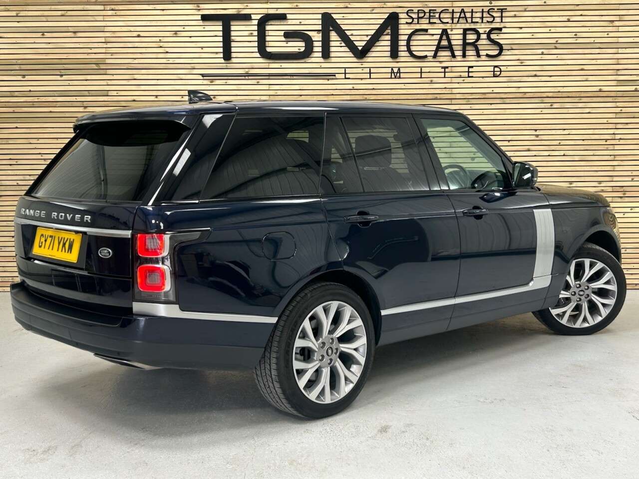 A 2021 LAND ROVER RANGE ROVER 2.0 P400e 13.1kWh Westminster SUV 5dr Petrol Plug-in Hybrid Auto 4WD Euro 6 A 2021 LAND ROVER RANGE ROVER 2.0 P400e 13.1kWh Westminster SUV 5dr Petrol Plug-in Hybrid Auto 4WD Euro 6