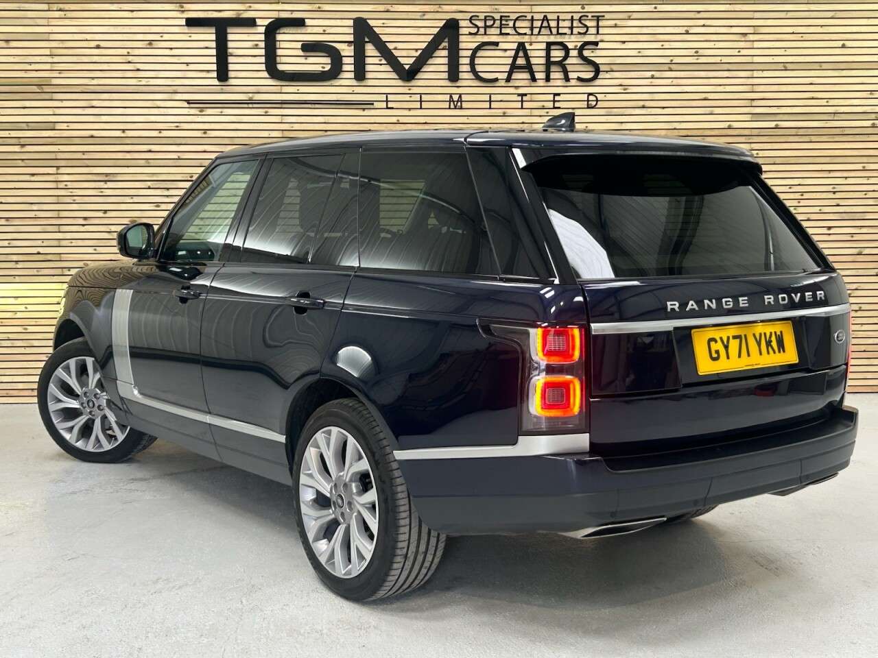 A 2021 LAND ROVER RANGE ROVER 2.0 P400e 13.1kWh Westminster SUV 5dr Petrol Plug-in Hybrid Auto 4WD Euro 6 A 2021 LAND ROVER RANGE ROVER 2.0 P400e 13.1kWh Westminster SUV 5dr Petrol Plug-in Hybrid Auto 4WD Euro 6