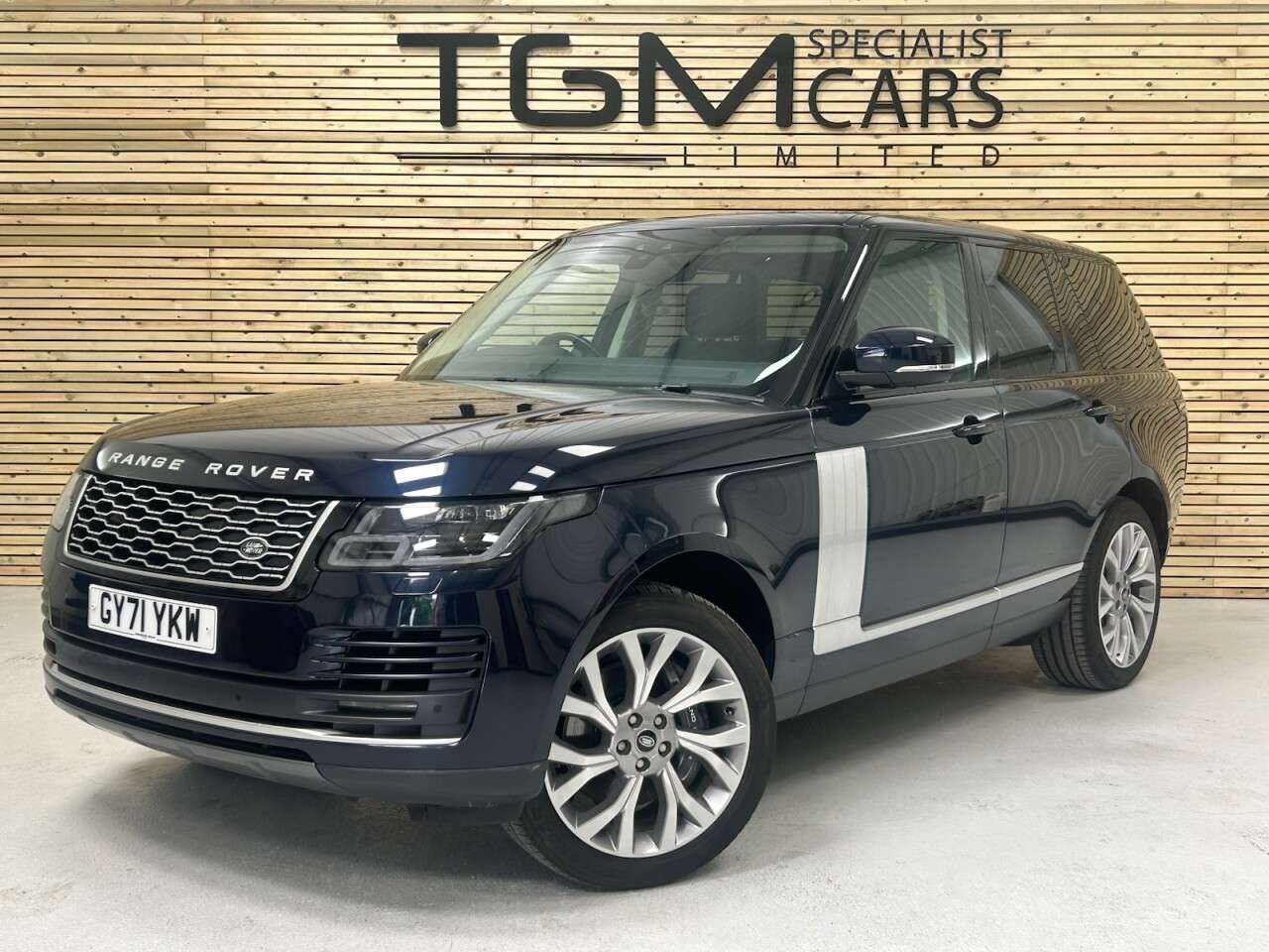 A 2021 LAND ROVER RANGE ROVER 2.0 P400e 13.1kWh Westminster SUV 5dr Petrol Plug-in Hybrid Auto 4WD Euro 6 A 2021 LAND ROVER RANGE ROVER 2.0 P400e 13.1kWh Westminster SUV 5dr Petrol Plug-in Hybrid Auto 4WD Euro 6