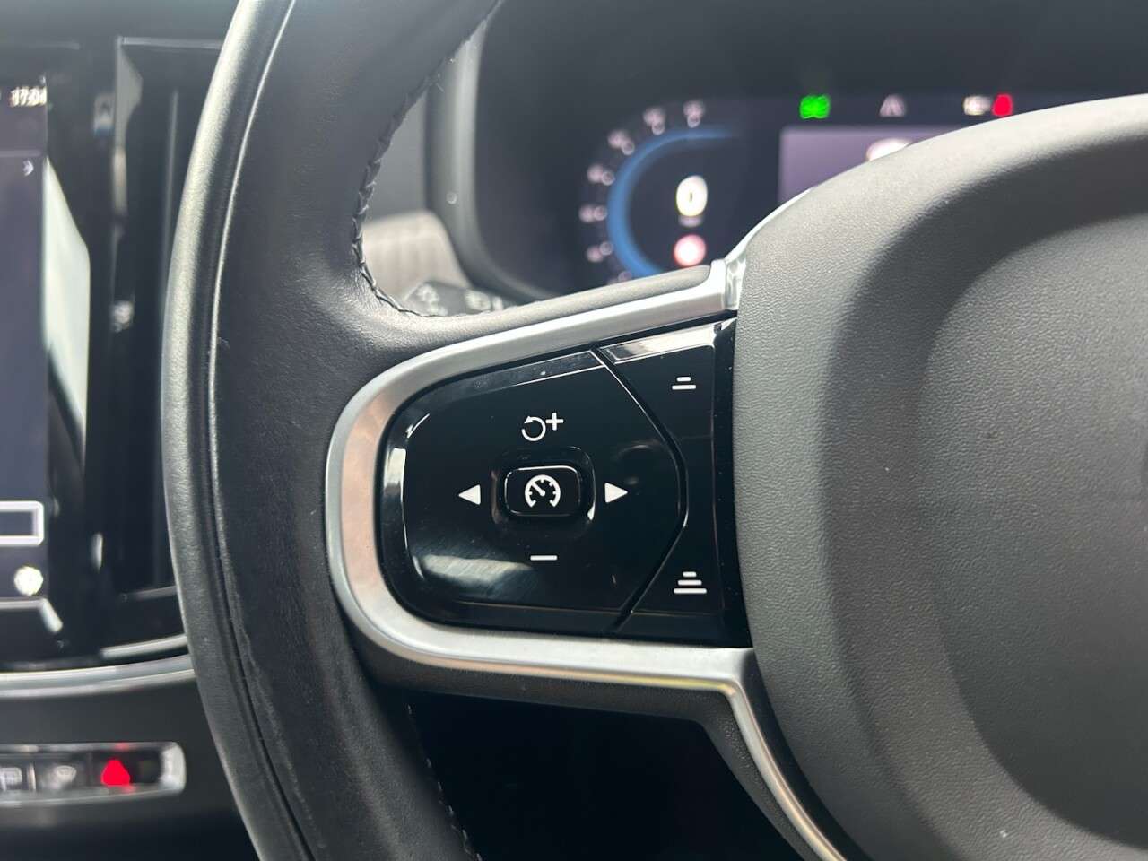 2021 VOLVO V90 2021 VOLVO V90