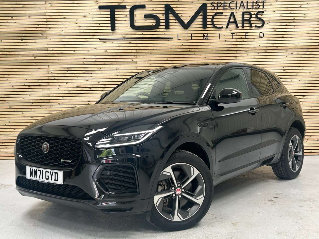 A 2021 JAGUAR E-PACE 2.0 D165 R-Dynamic SE SUV 5dr Diesel Manual Euro 6 (s/s) (163 ps) 2 KEYS A 2021 JAGUAR E-PACE 2.0 D165 R-Dynamic SE SUV 5dr Diesel Manual Euro 6 (s/s) (163 ps) 2 KEYS