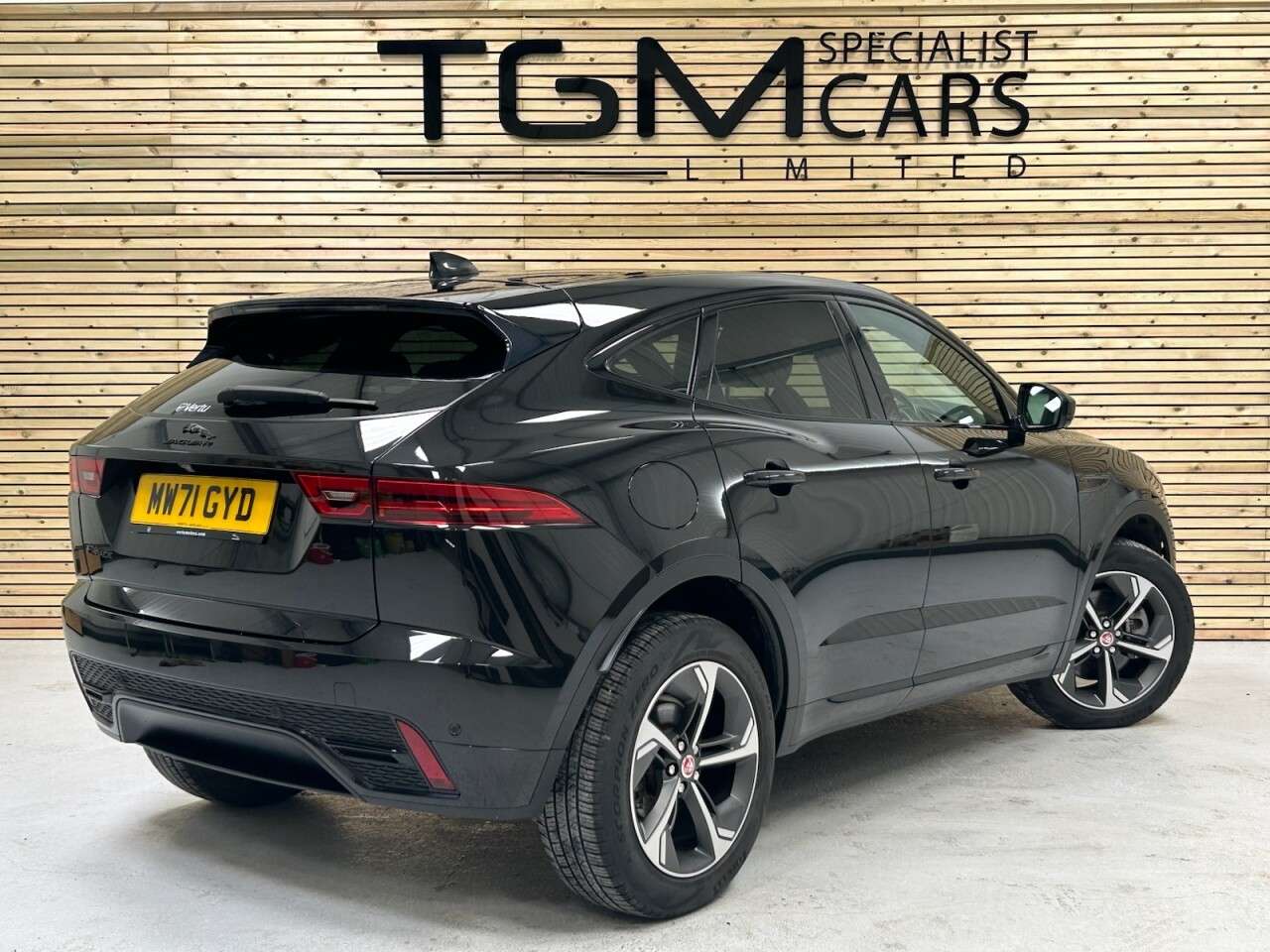 A 2021 JAGUAR E-PACE 2.0 D165 R-Dynamic SE SUV 5dr Diesel Manual Euro 6 (s/s) (163 ps) 2 KEYS A 2021 JAGUAR E-PACE 2.0 D165 R-Dynamic SE SUV 5dr Diesel Manual Euro 6 (s/s) (163 ps) 2 KEYS
