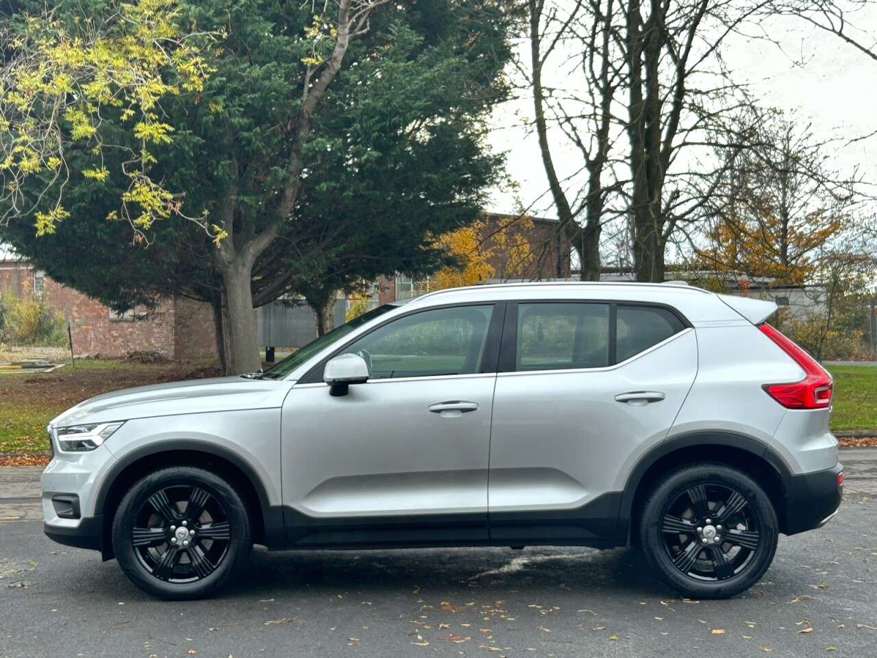 2019 VOLVO XC40 2019 VOLVO XC40