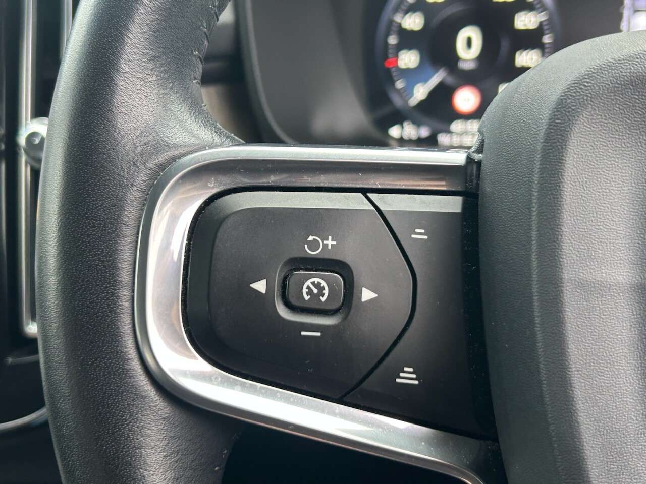 2019 VOLVO XC40 2019 VOLVO XC40