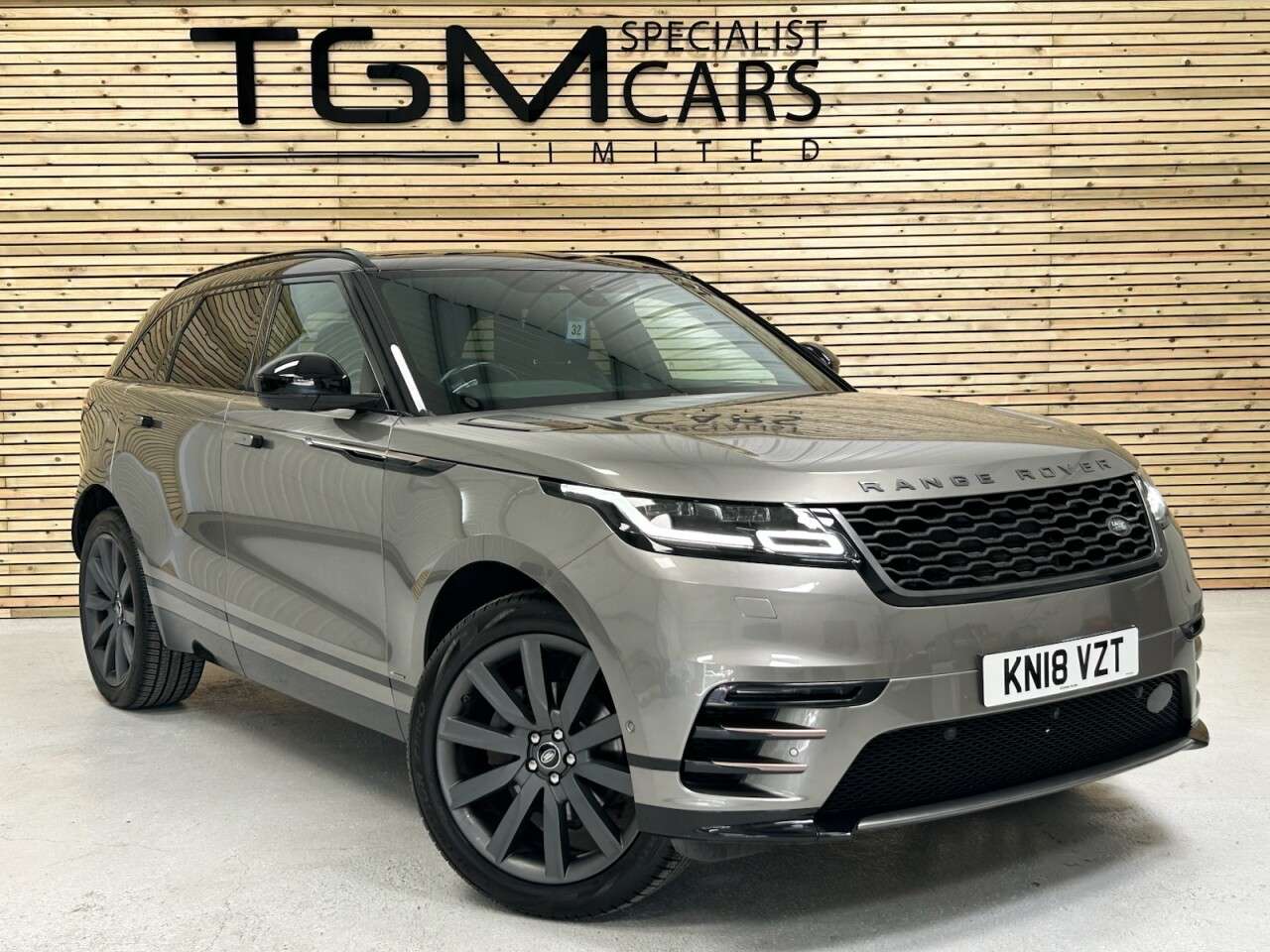A 2018 LAND ROVER RANGE ROVER VELAR 2.0 D240 R-Dynamic HSE SUV 5dr Diesel Auto 4WD Euro 6 (s/s) (240 ps) 360 CA A 2018 LAND ROVER RANGE ROVER VELAR 2.0 D240 R-Dynamic HSE SUV 5dr Diesel Auto 4WD Euro 6 (s/s) (240 ps) 360 CA