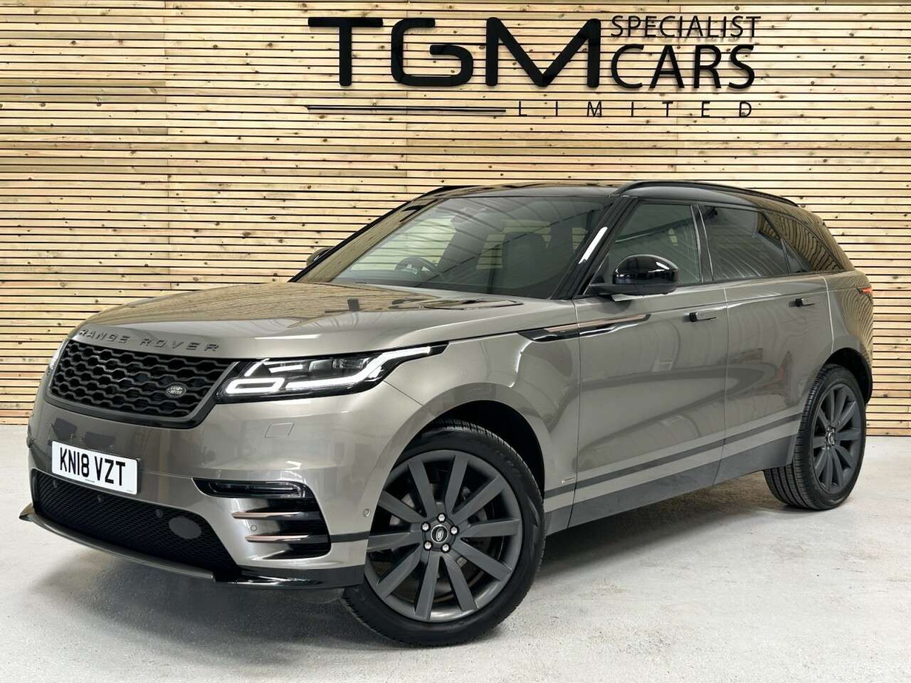 A 2018 LAND ROVER RANGE ROVER VELAR 2.0 D240 R-Dynamic HSE SUV 5dr Diesel Auto 4WD Euro 6 (s/s) (240 ps) 360 CA A 2018 LAND ROVER RANGE ROVER VELAR 2.0 D240 R-Dynamic HSE SUV 5dr Diesel Auto 4WD Euro 6 (s/s) (240 ps) 360 CA