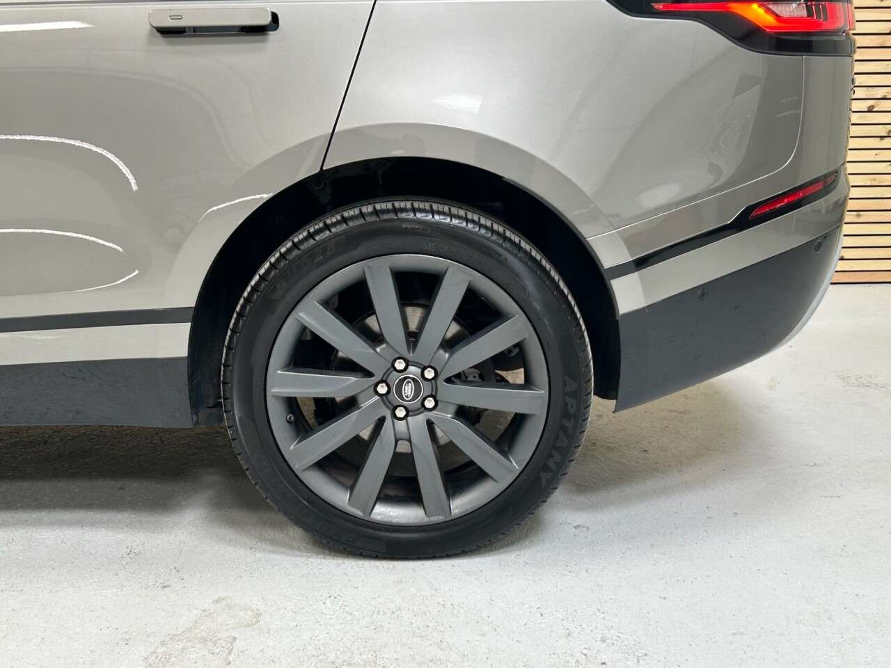 2018 LAND ROVER RANGE ROVER VELAR 2018 LAND ROVER RANGE ROVER VELAR