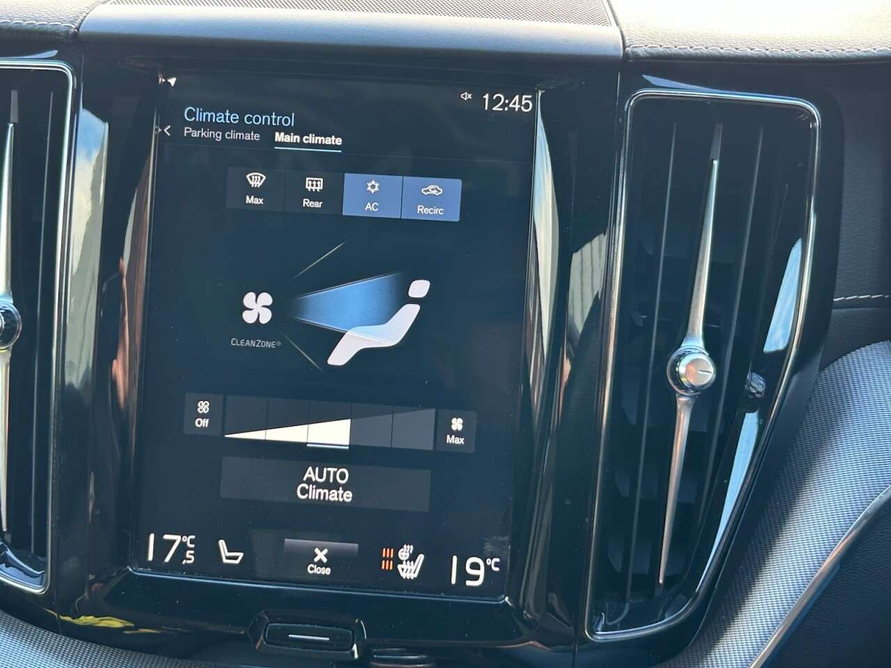 2019 VOLVO XC60 2019 VOLVO XC60