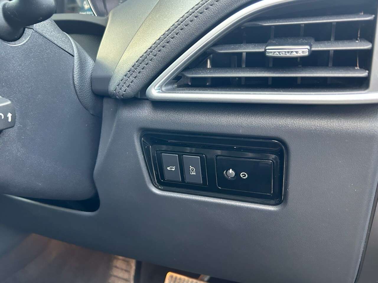 2019 JAGUAR F-PACE 2019 JAGUAR F-PACE