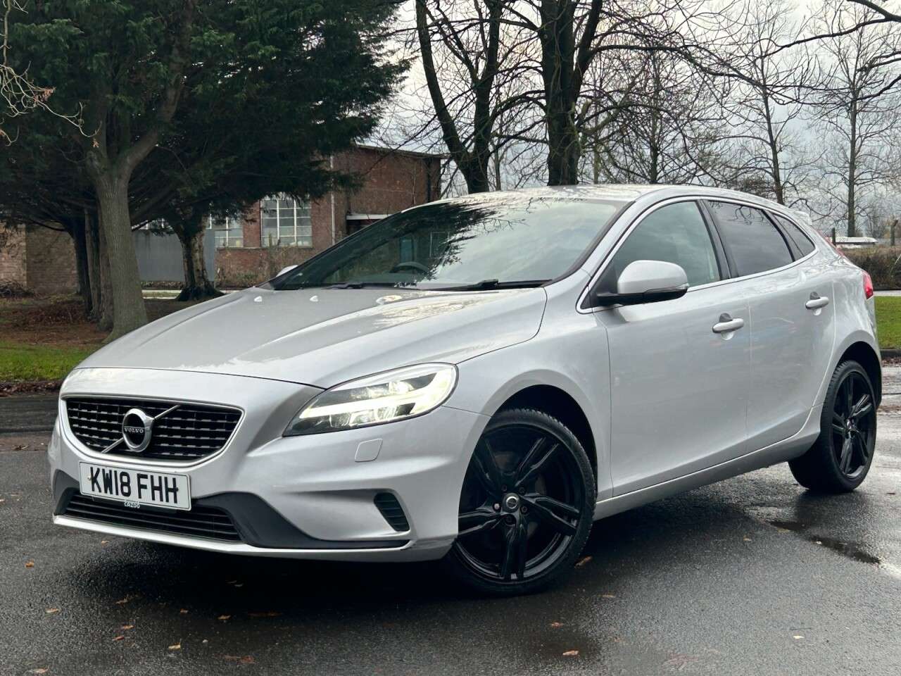 2018 VOLVO V40 2018 VOLVO V40