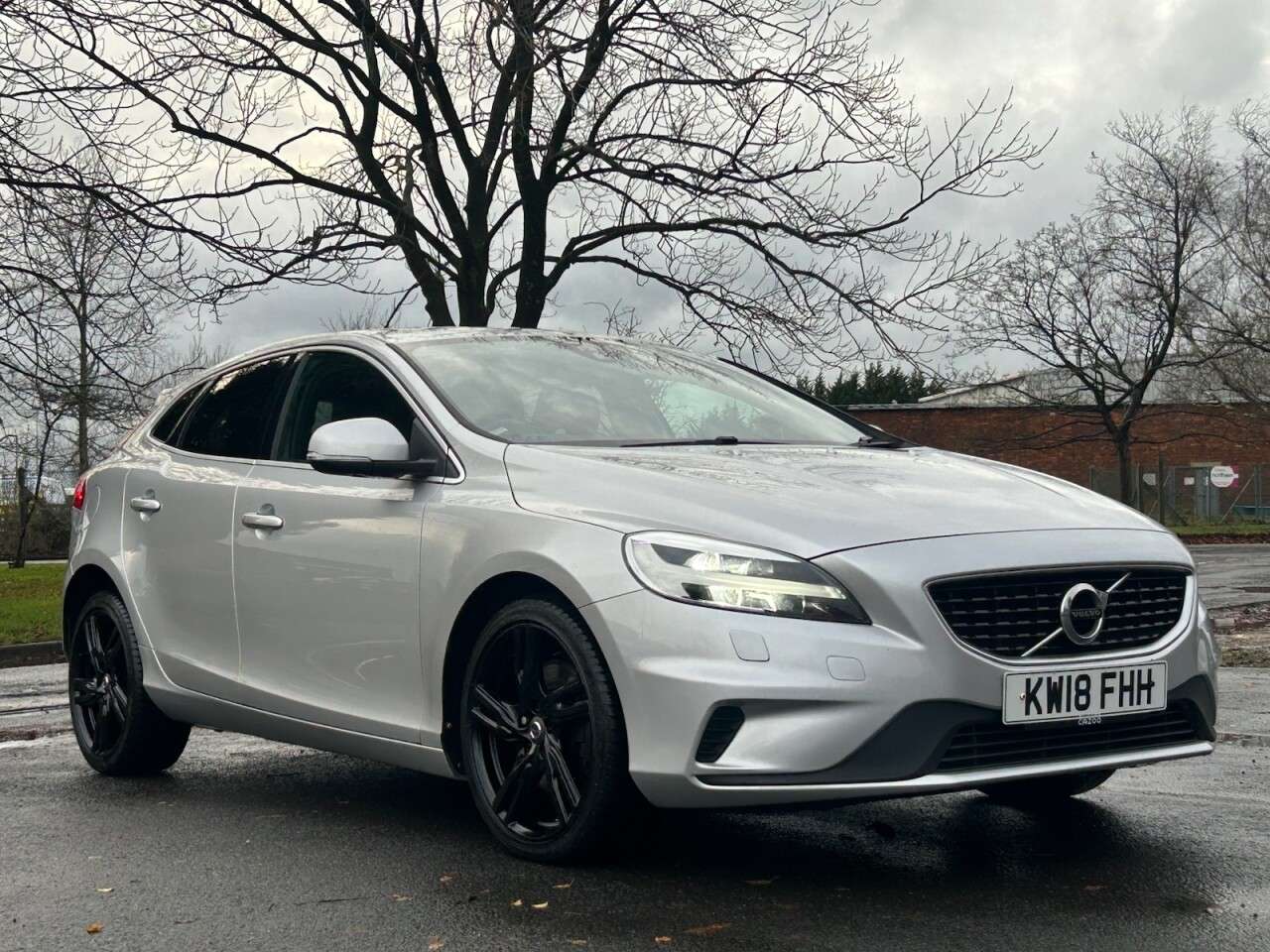 2018 VOLVO V40 2018 VOLVO V40