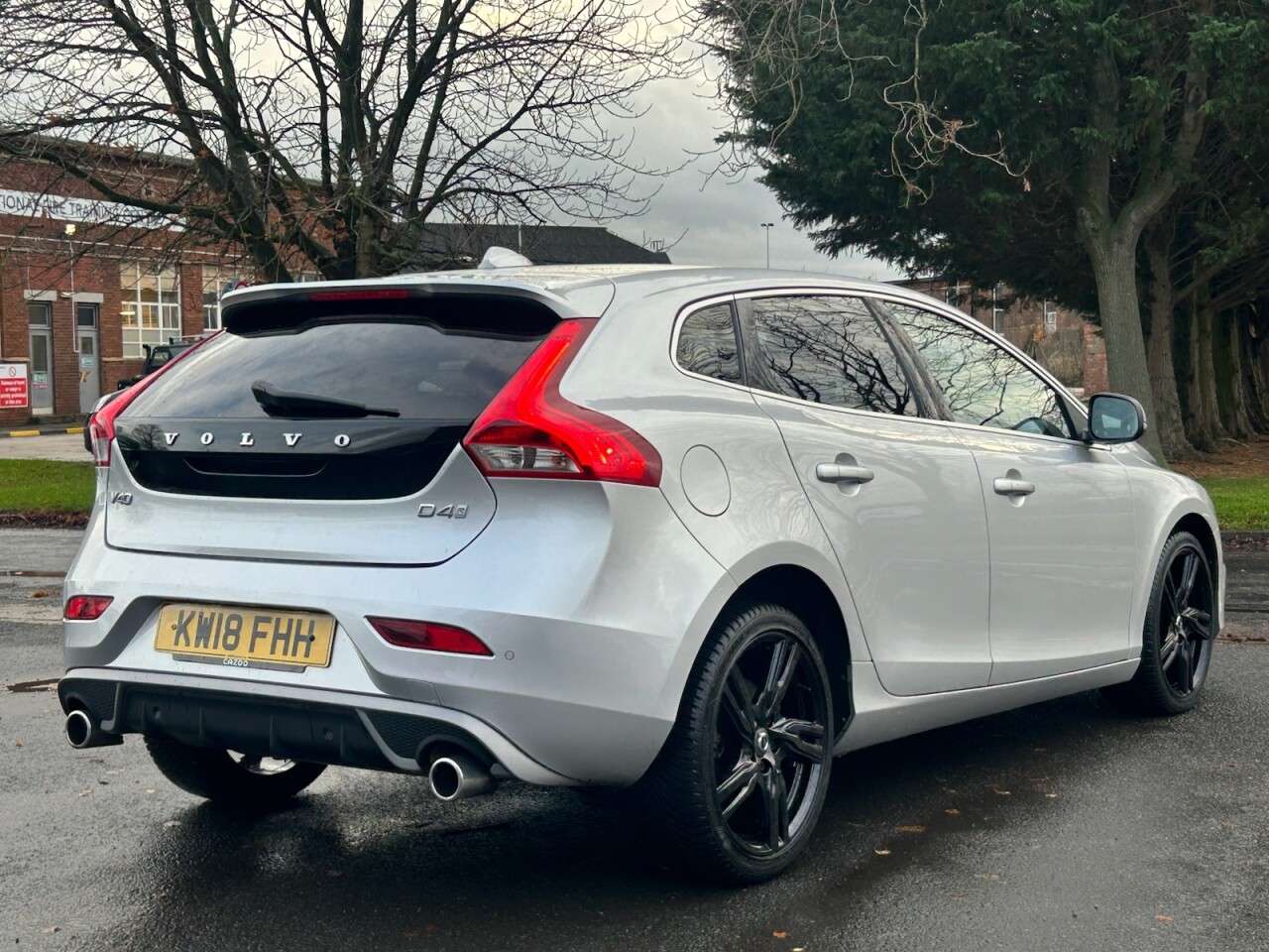 2018 VOLVO V40 2018 VOLVO V40