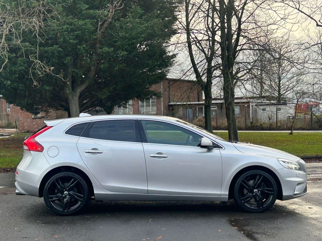 2018 VOLVO V40 2018 VOLVO V40