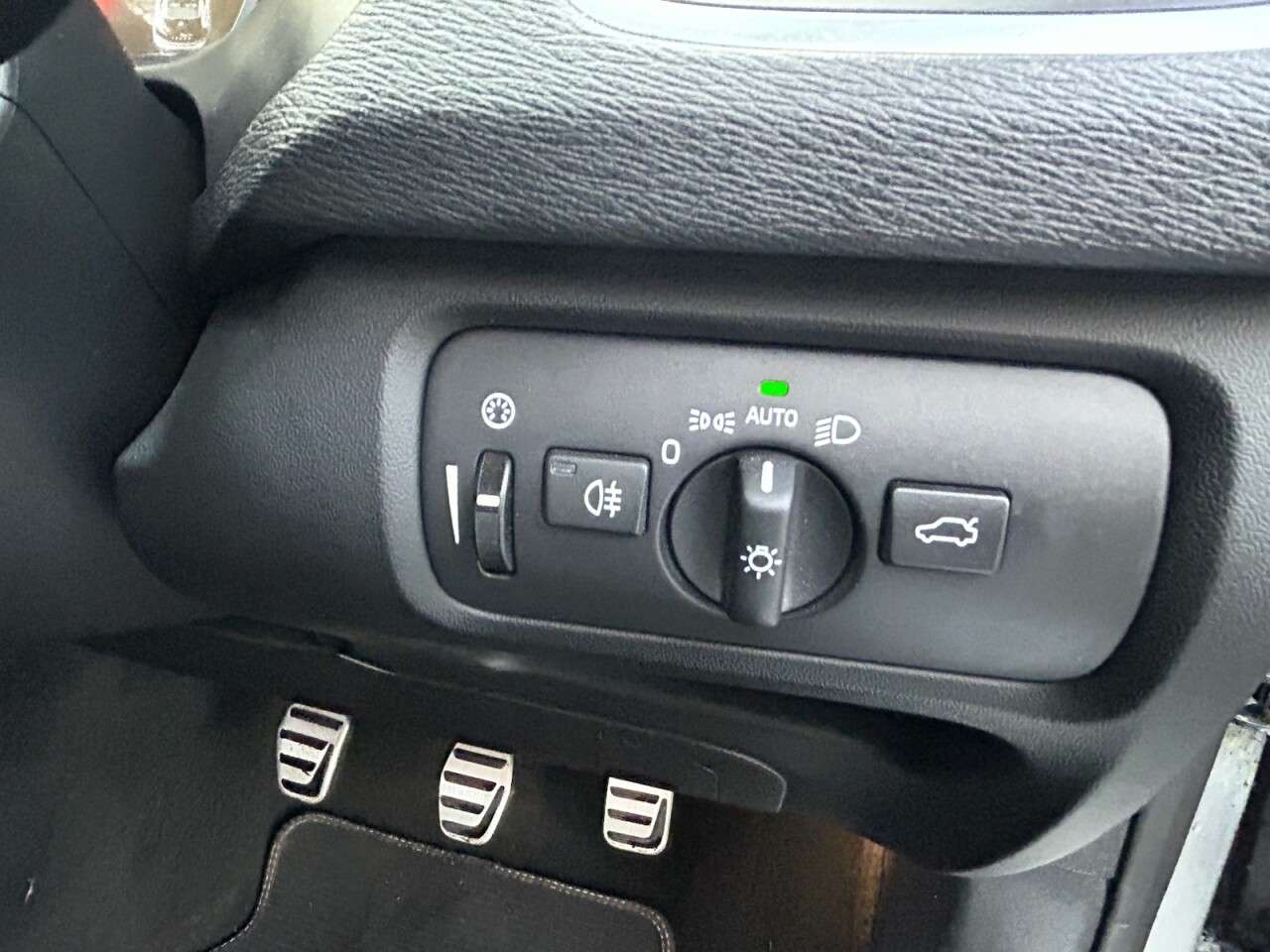 2018 VOLVO V40 2018 VOLVO V40