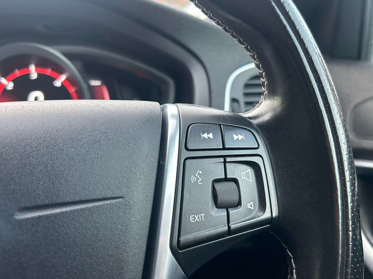 2018 VOLVO V40 2018 VOLVO V40