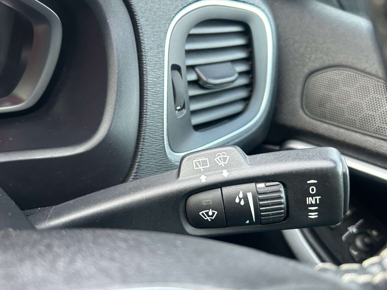 2018 VOLVO V40 2018 VOLVO V40