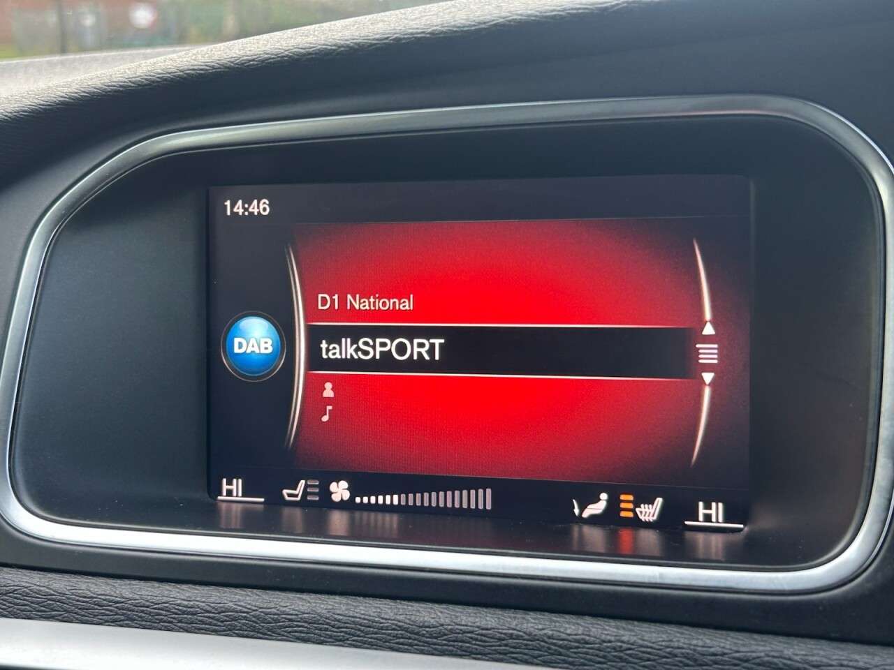 2018 VOLVO V40 2018 VOLVO V40