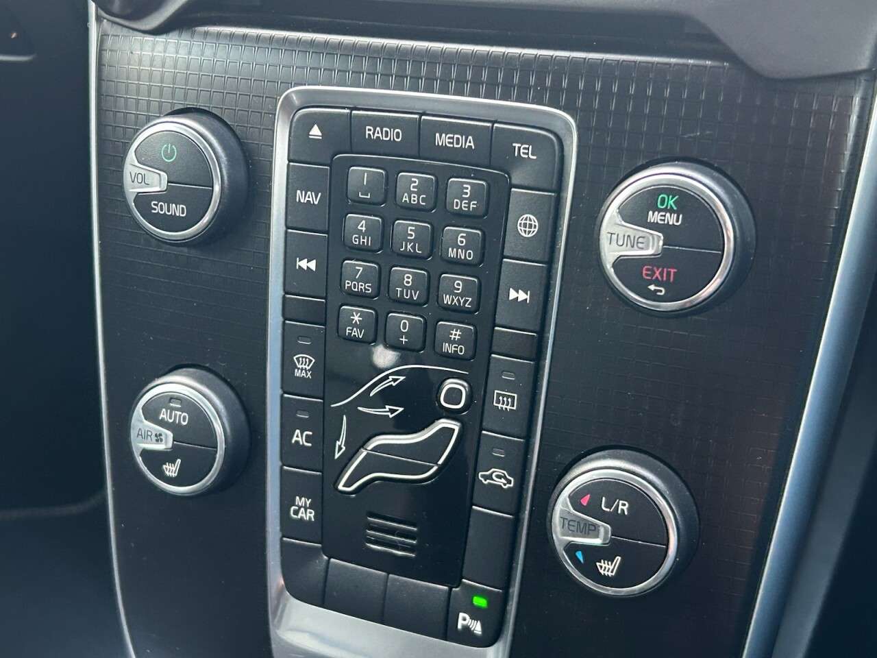 2018 VOLVO V40 2018 VOLVO V40