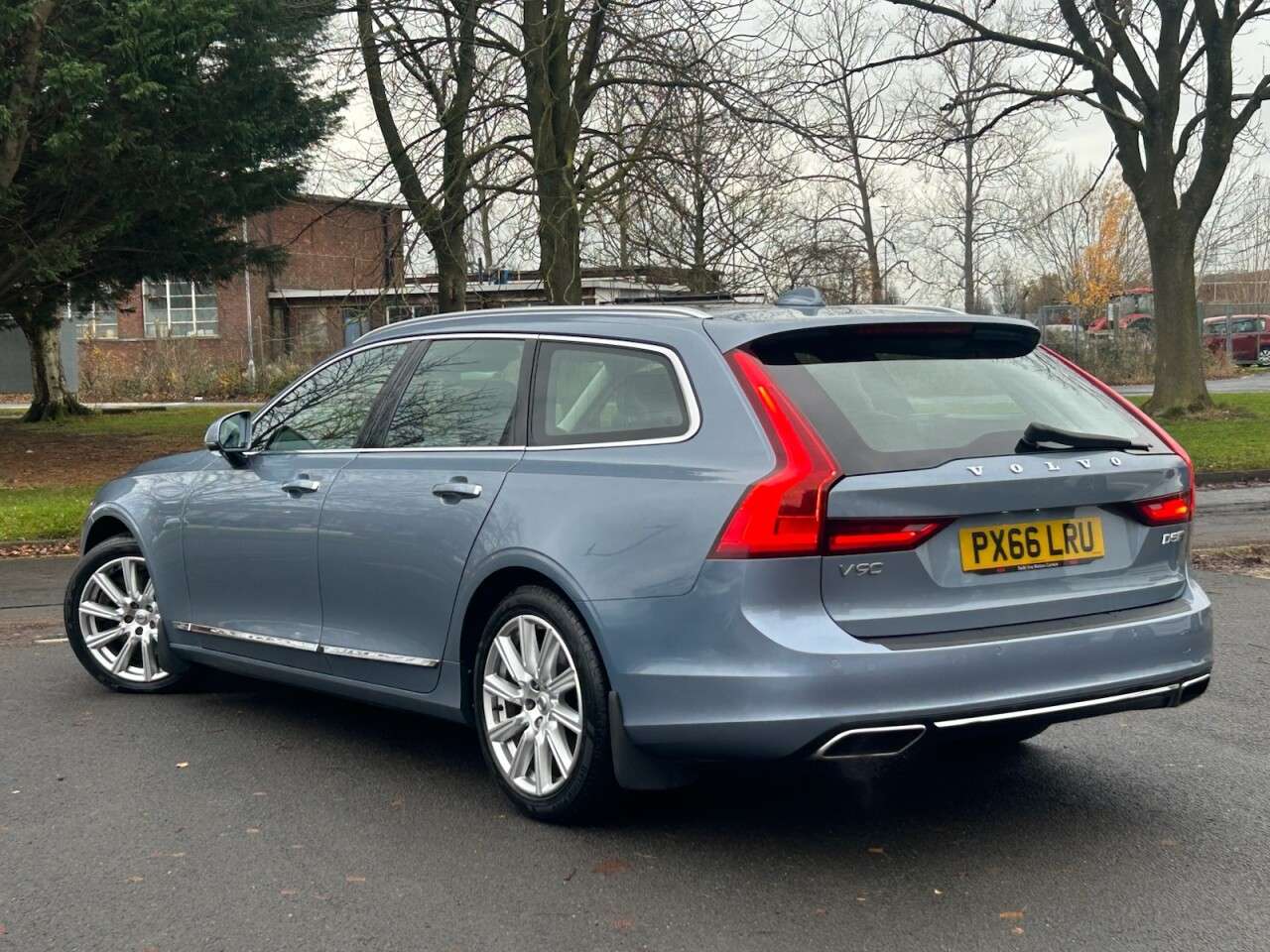 A 2016 VOLVO V90 2.0 D5 PowerPulse Inscription Estate 5dr Diesel Auto AWD Euro 6 (s/s) (235 A 2016 VOLVO V90 2.0 D5 PowerPulse Inscription Estate 5dr Diesel Auto AWD Euro 6 (s/s) (235