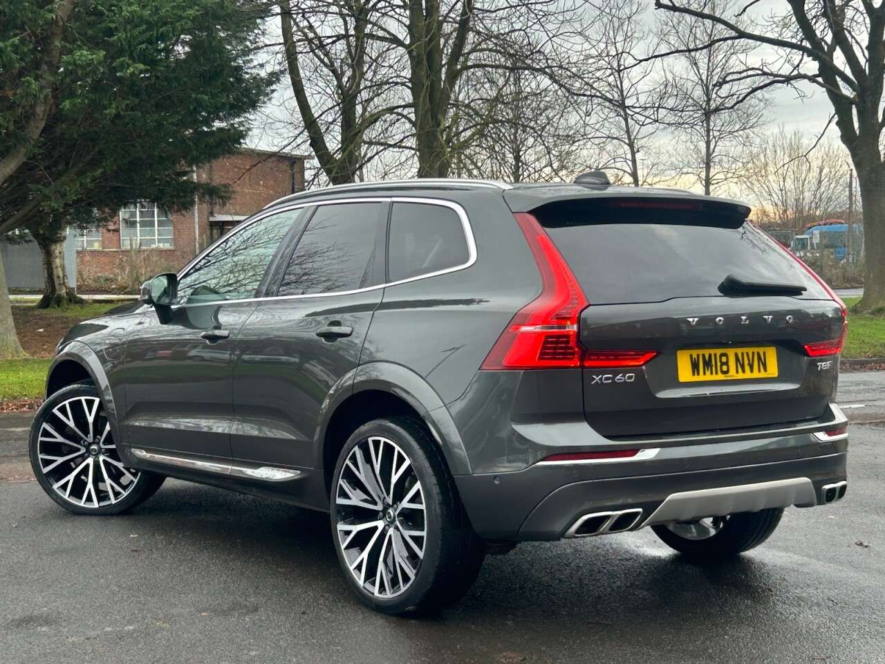 A 2018 VOLVO XC60 2.0h T8 Twin Engine 10.4kWh Inscription Pro SUV 5dr Petrol Plug-in Hybrid A A 2018 VOLVO XC60 2.0h T8 Twin Engine 10.4kWh Inscription Pro SUV 5dr Petrol Plug-in Hybrid A
