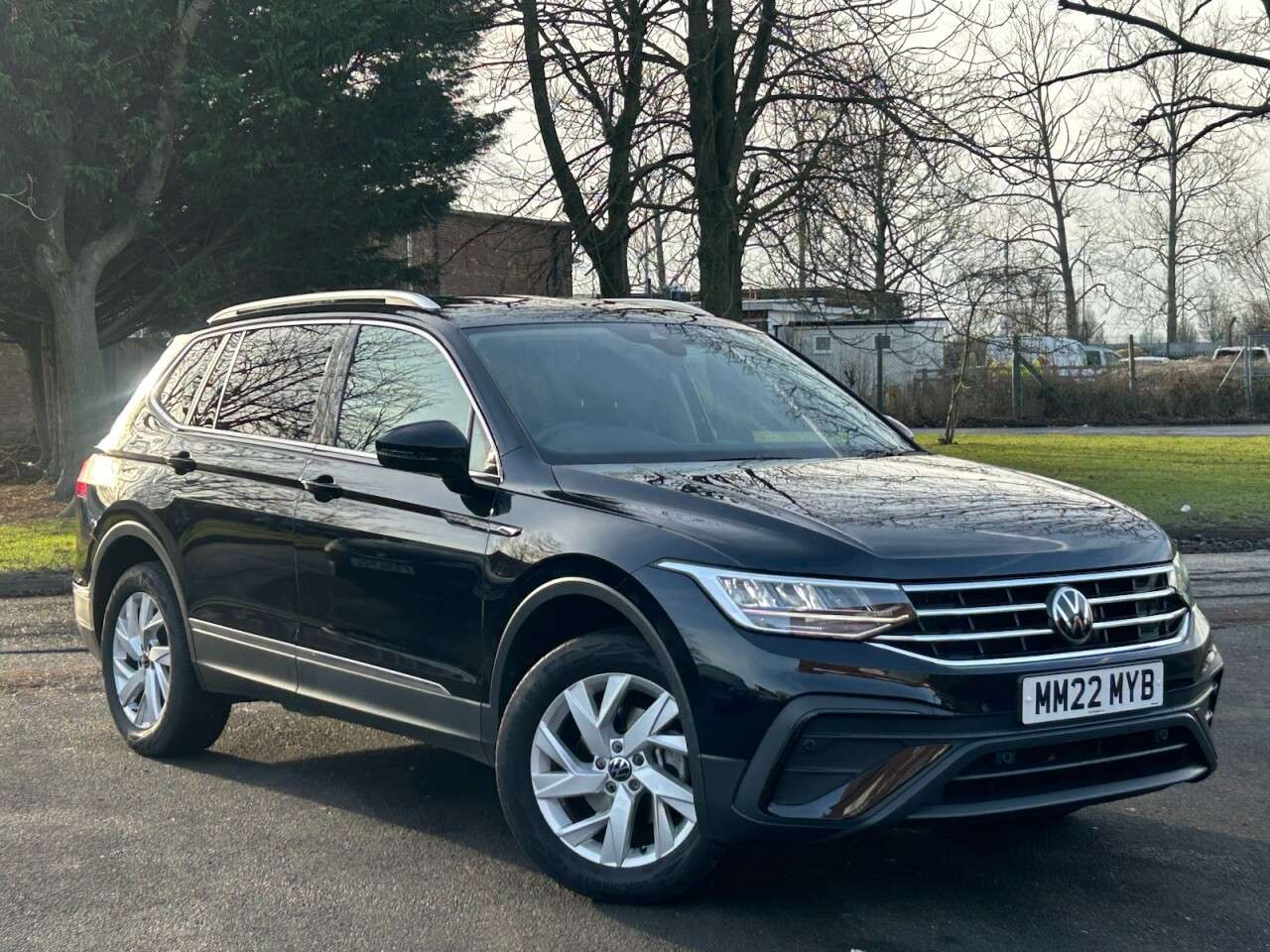 A 2022 VOLKSWAGEN TIGUAN ALLSPACE 1.5 TSI Life SUV 5dr Petrol DSG Euro 6 (s/s) (150 ps) A 2022 VOLKSWAGEN TIGUAN ALLSPACE 1.5 TSI Life SUV 5dr Petrol DSG Euro 6 (s/s) (150 ps)
