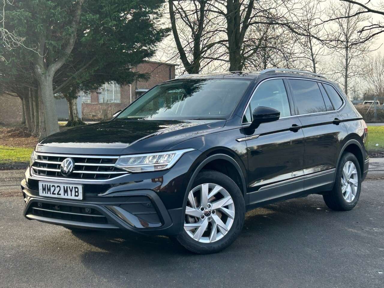 A 2022 VOLKSWAGEN TIGUAN ALLSPACE 1.5 TSI Life SUV 5dr Petrol DSG Euro 6 (s/s) (150 ps) A 2022 VOLKSWAGEN TIGUAN ALLSPACE 1.5 TSI Life SUV 5dr Petrol DSG Euro 6 (s/s) (150 ps)