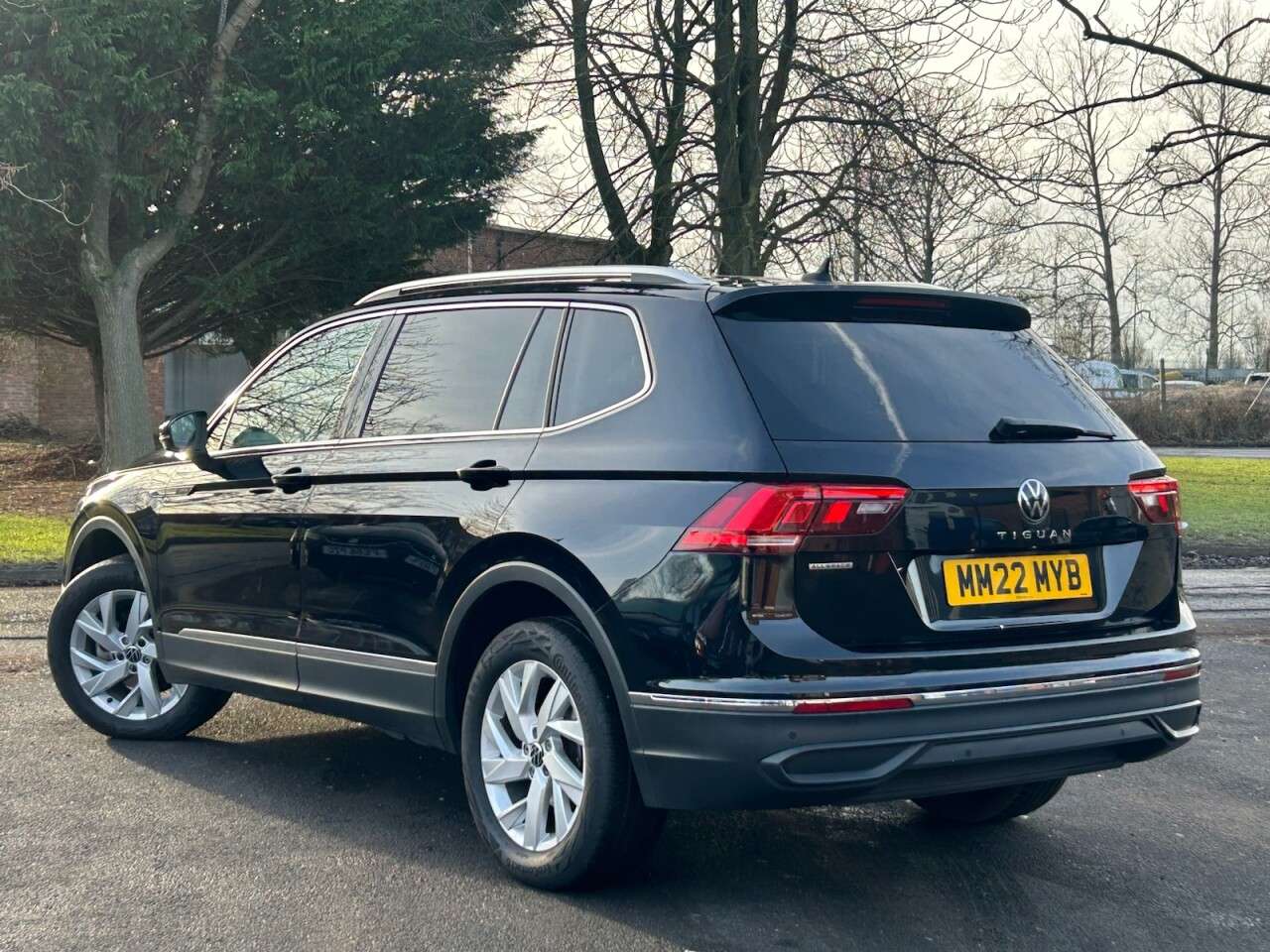 A 2022 VOLKSWAGEN TIGUAN ALLSPACE 1.5 TSI Life SUV 5dr Petrol DSG Euro 6 (s/s) (150 ps) A 2022 VOLKSWAGEN TIGUAN ALLSPACE 1.5 TSI Life SUV 5dr Petrol DSG Euro 6 (s/s) (150 ps)