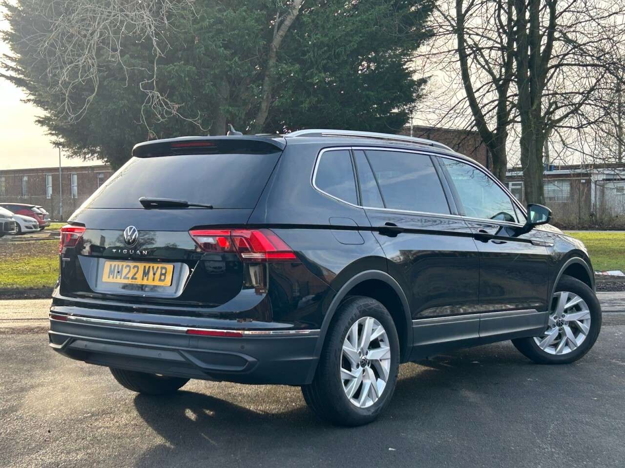 A 2022 VOLKSWAGEN TIGUAN ALLSPACE 1.5 TSI Life SUV 5dr Petrol DSG Euro 6 (s/s) (150 ps) A 2022 VOLKSWAGEN TIGUAN ALLSPACE 1.5 TSI Life SUV 5dr Petrol DSG Euro 6 (s/s) (150 ps)