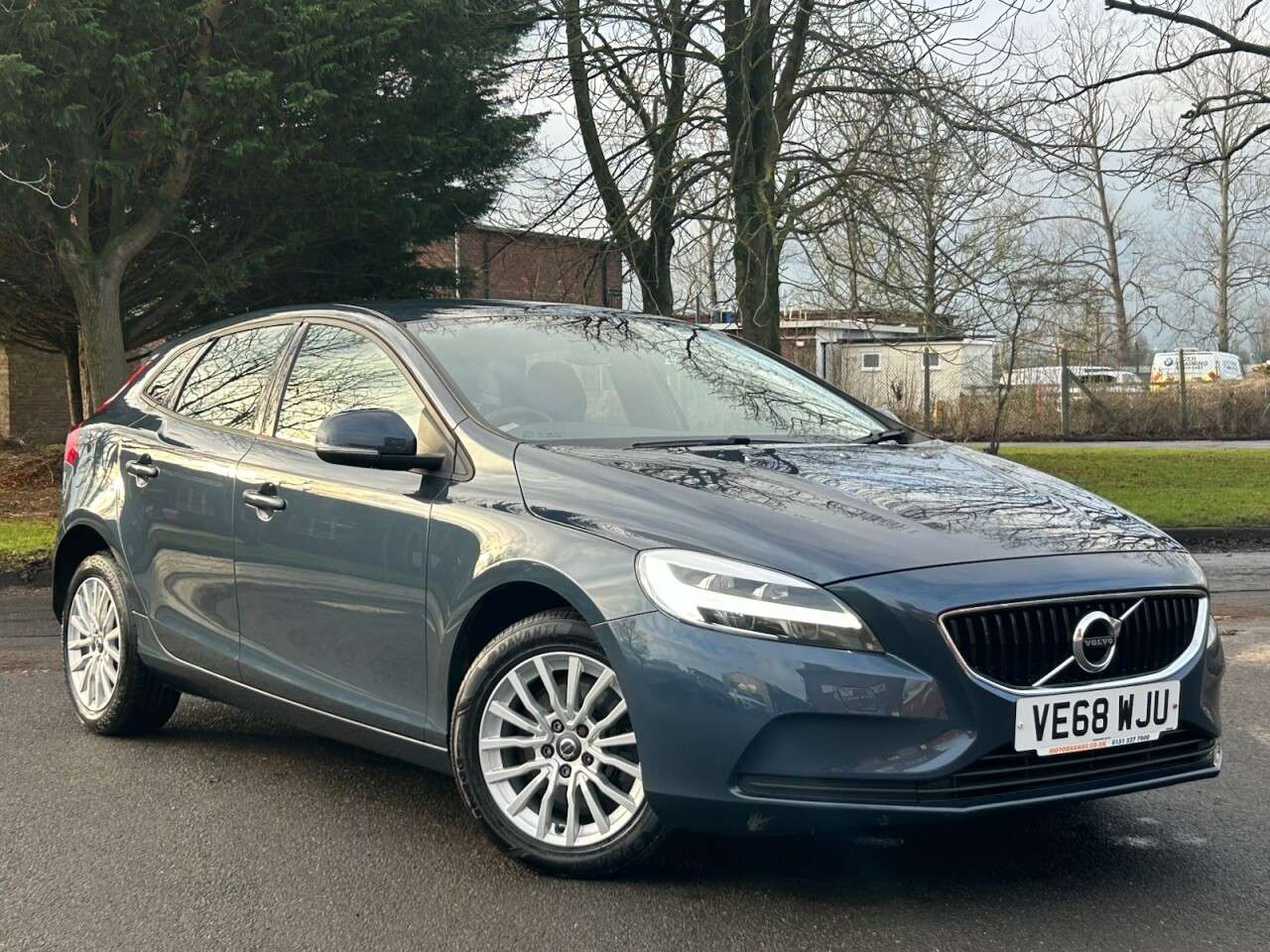 A 2018 VOLVO V40 1.5 T2 GPF Momentum Nav Plus Hatchback 5dr Petrol Auto Euro 6 (s/s) (122 ps A 2018 VOLVO V40 1.5 T2 GPF Momentum Nav Plus Hatchback 5dr Petrol Auto Euro 6 (s/s) (122 ps