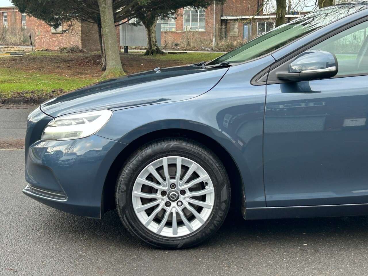 2018 VOLVO V40 2018 VOLVO V40