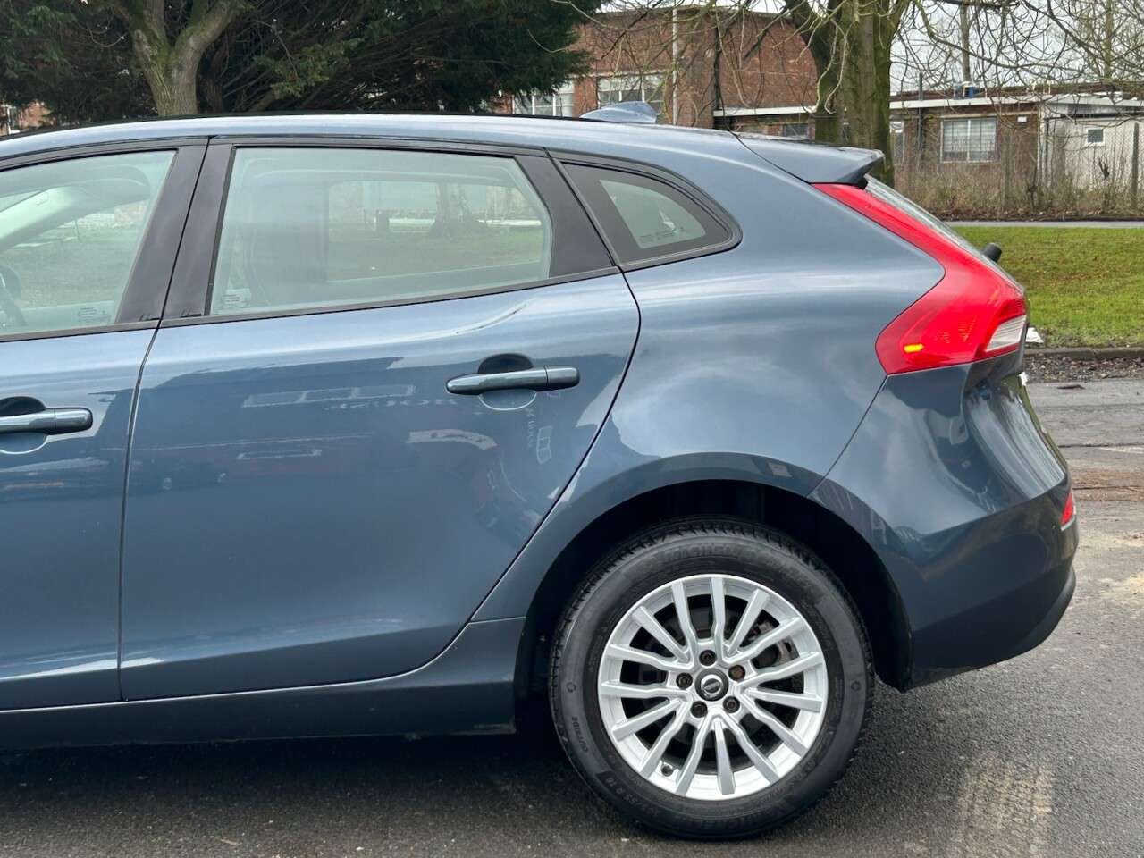 2018 VOLVO V40 2018 VOLVO V40