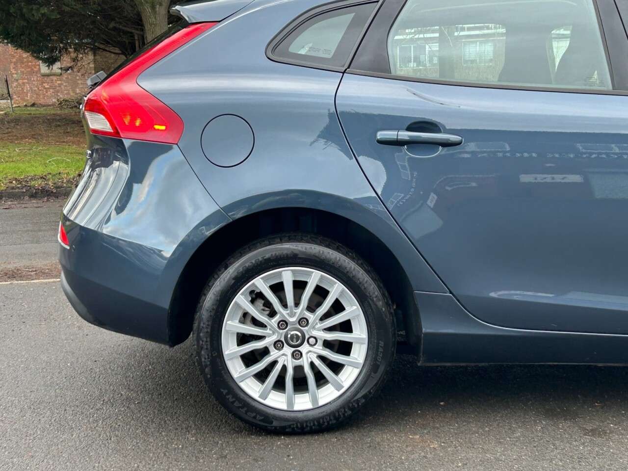 2018 VOLVO V40 2018 VOLVO V40