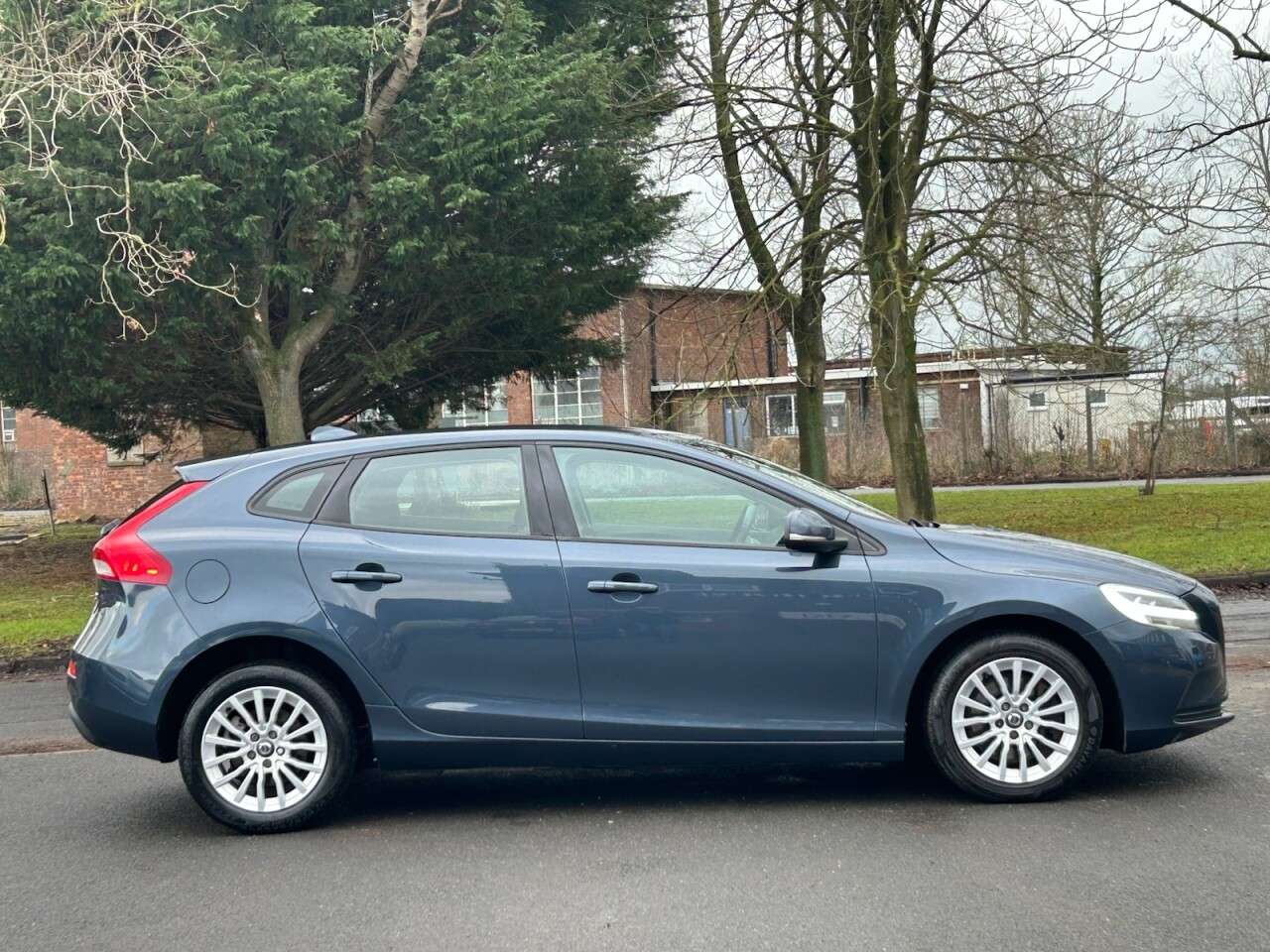 2018 VOLVO V40 2018 VOLVO V40