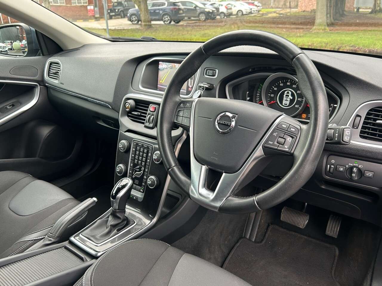 2018 VOLVO V40 2018 VOLVO V40