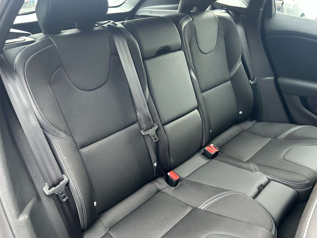 2018 VOLVO V40 2018 VOLVO V40