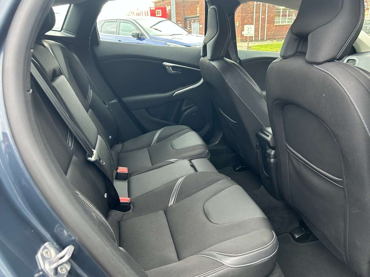 2018 VOLVO V40 2018 VOLVO V40