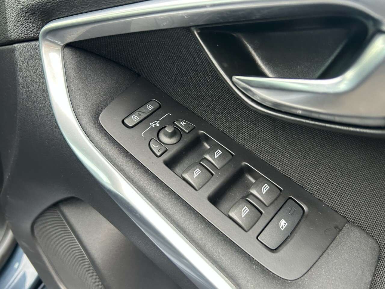 2018 VOLVO V40 2018 VOLVO V40