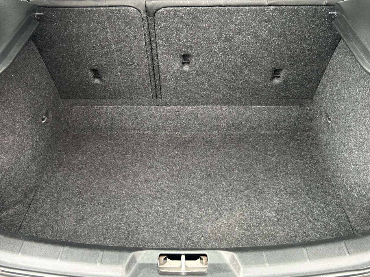 2018 VOLVO V40 2018 VOLVO V40