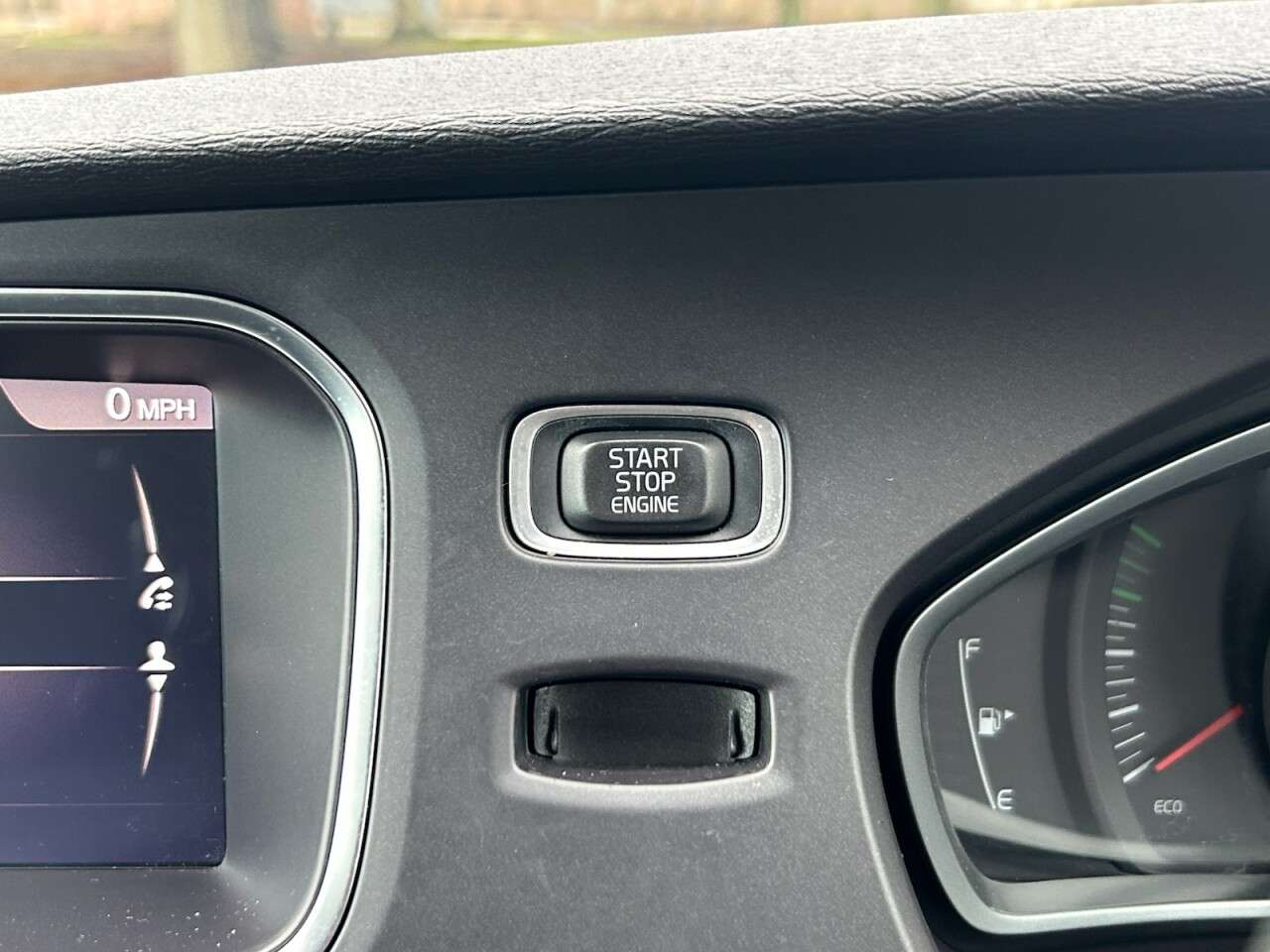 2018 VOLVO V40 2018 VOLVO V40