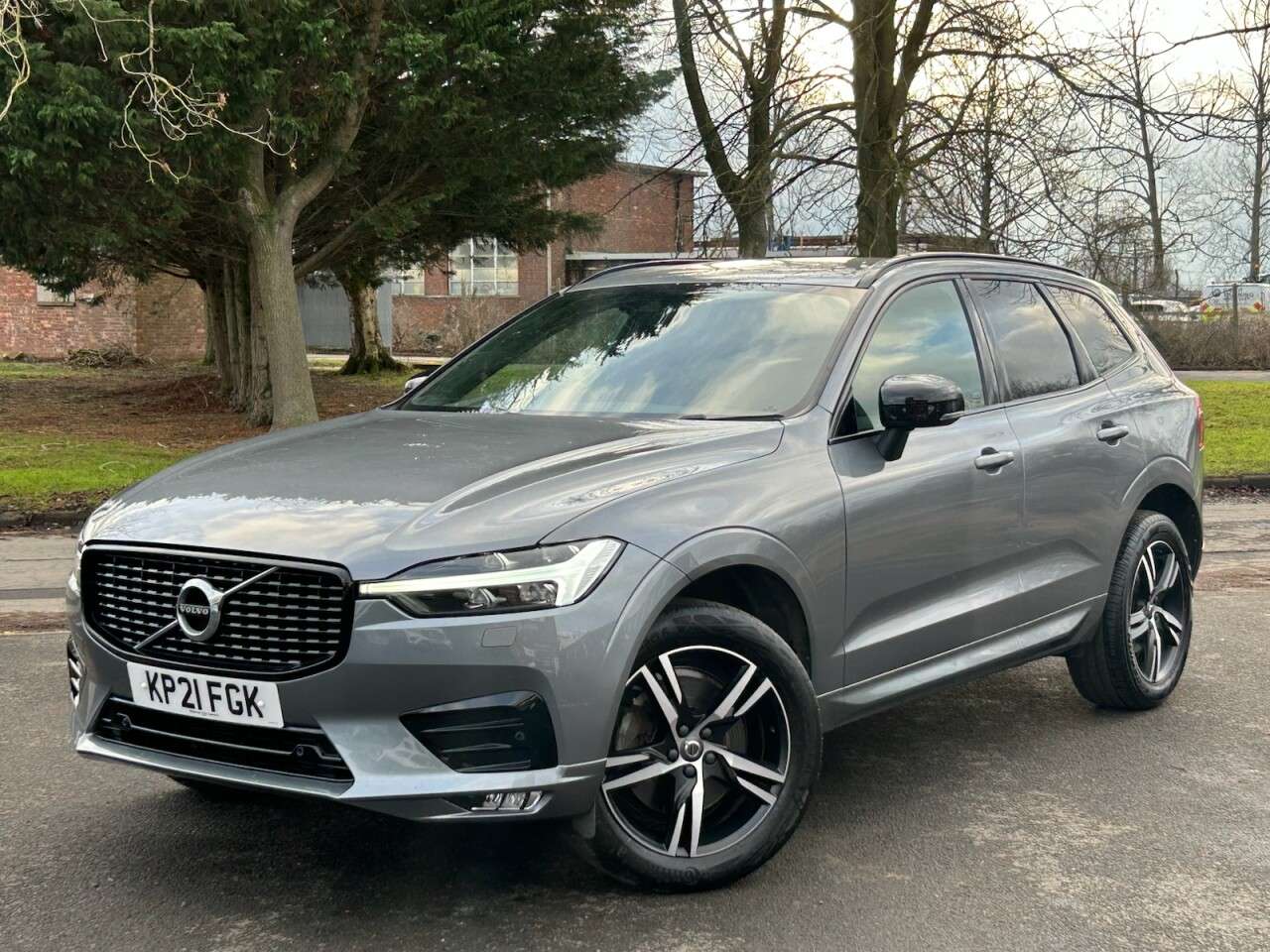 A 2021 VOLVO XC60 2.0 B4 MHEV R-Design SUV 5dr Diesel Hybrid Auto Euro 6 (s/s) (197 ps) MOT 2 A 2021 VOLVO XC60 2.0 B4 MHEV R-Design SUV 5dr Diesel Hybrid Auto Euro 6 (s/s) (197 ps) MOT 2
