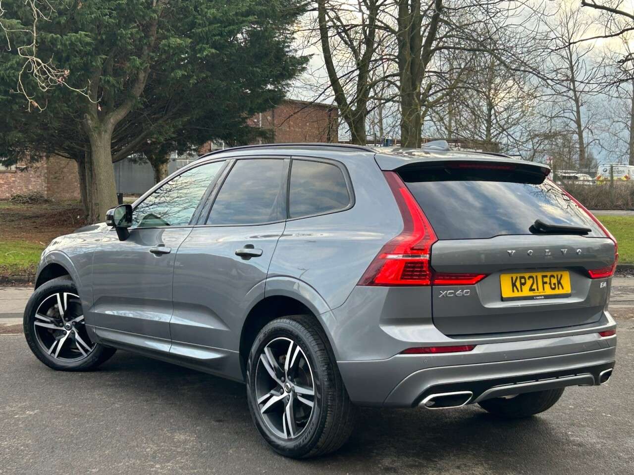 A 2021 VOLVO XC60 2.0 B4 MHEV R-Design SUV 5dr Diesel Hybrid Auto Euro 6 (s/s) (197 ps) MOT 2 A 2021 VOLVO XC60 2.0 B4 MHEV R-Design SUV 5dr Diesel Hybrid Auto Euro 6 (s/s) (197 ps) MOT 2