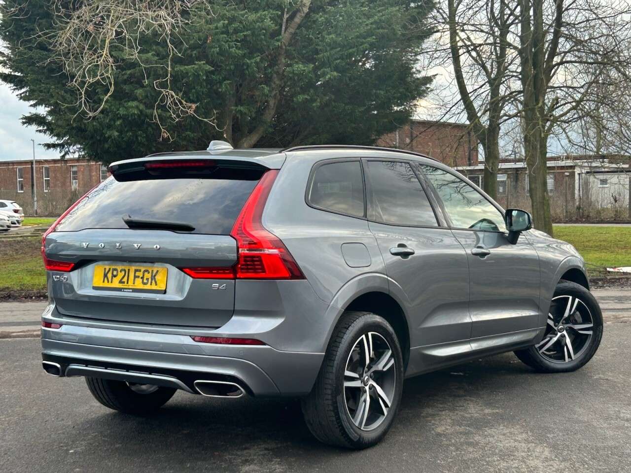 A 2021 VOLVO XC60 2.0 B4 MHEV R-Design SUV 5dr Diesel Hybrid Auto Euro 6 (s/s) (197 ps) MOT 2 A 2021 VOLVO XC60 2.0 B4 MHEV R-Design SUV 5dr Diesel Hybrid Auto Euro 6 (s/s) (197 ps) MOT 2