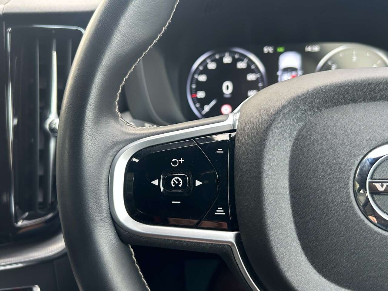 2021 VOLVO XC60 2021 VOLVO XC60