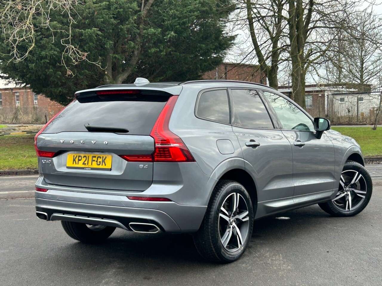 A 2021 VOLVO XC60 2.0 B4 MHEV R-Design SUV 5dr Diesel Hybrid Auto Euro 6 (s/s) (197 ps) MOT 2 A 2021 VOLVO XC60 2.0 B4 MHEV R-Design SUV 5dr Diesel Hybrid Auto Euro 6 (s/s) (197 ps) MOT 2