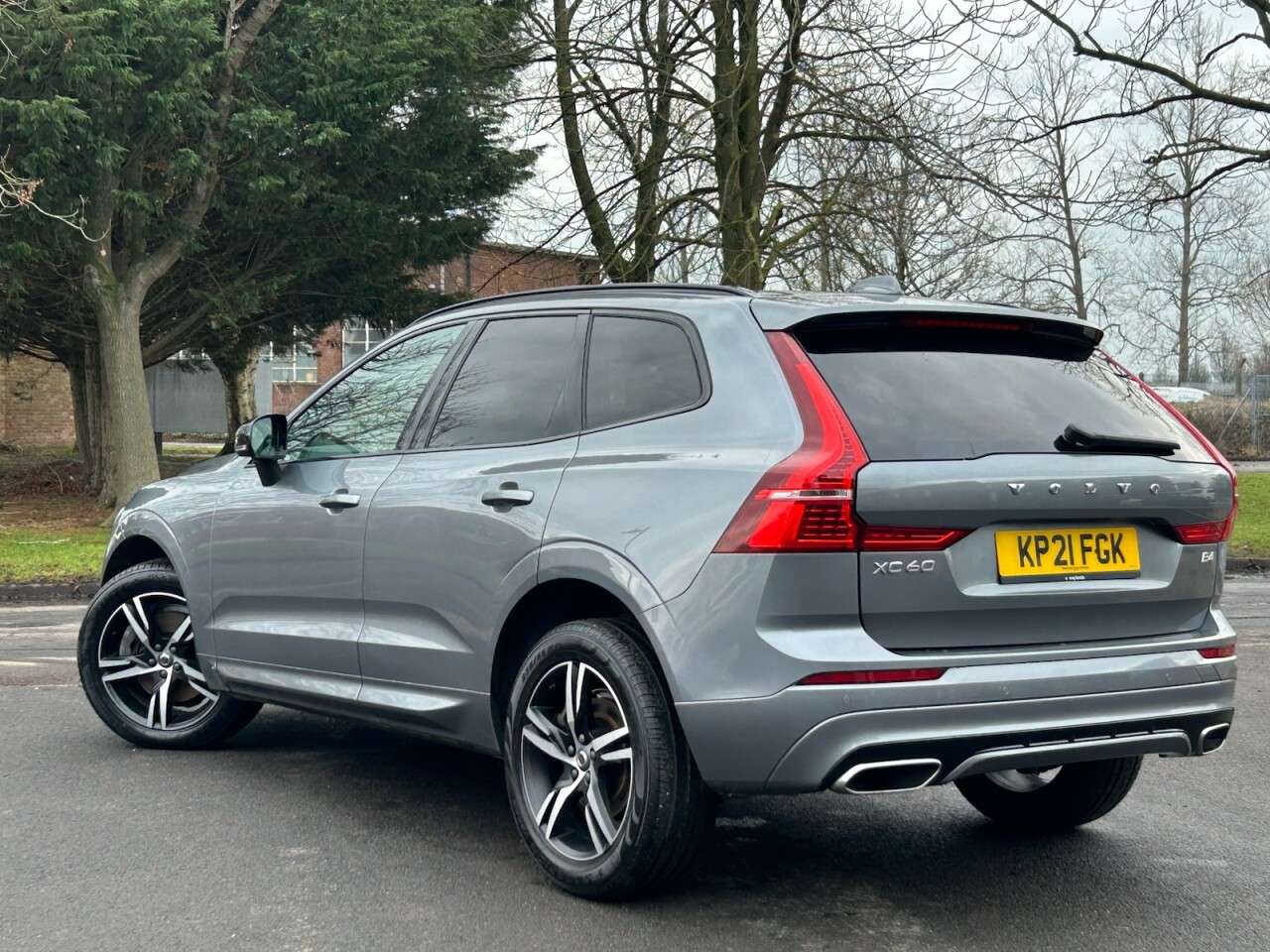 A 2021 VOLVO XC60 2.0 B4 MHEV R-Design SUV 5dr Diesel Hybrid Auto Euro 6 (s/s) (197 ps) MOT 2 A 2021 VOLVO XC60 2.0 B4 MHEV R-Design SUV 5dr Diesel Hybrid Auto Euro 6 (s/s) (197 ps) MOT 2
