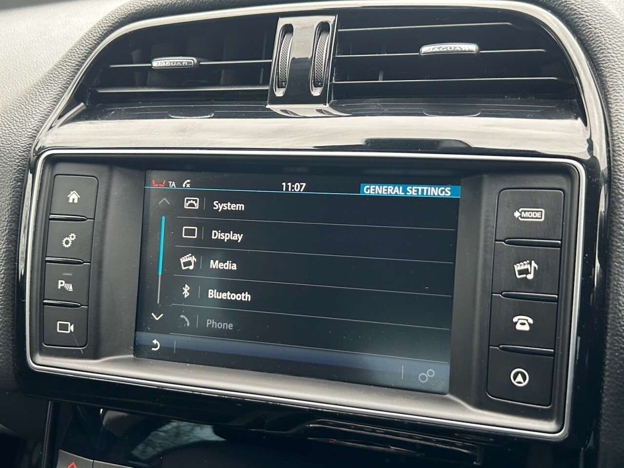 2017 JAGUAR XE 2017 JAGUAR XE