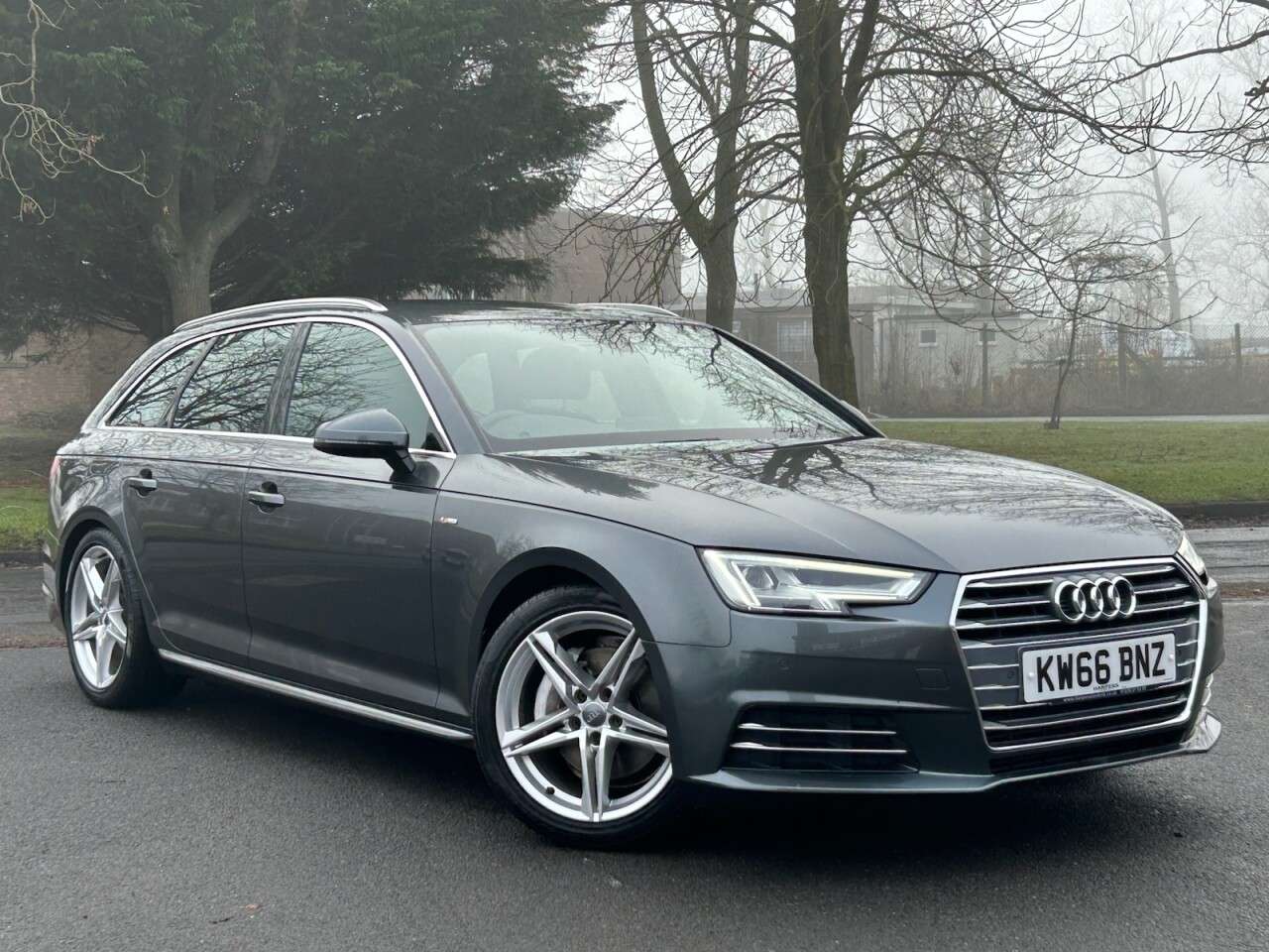 A 2016 AUDI A4 AVANT 3.0 TDI V6 S line Estate 5dr Diesel S Tronic quattro Euro 6 (s/s) (218 ps) A 2016 AUDI A4 AVANT 3.0 TDI V6 S line Estate 5dr Diesel S Tronic quattro Euro 6 (s/s) (218 ps)