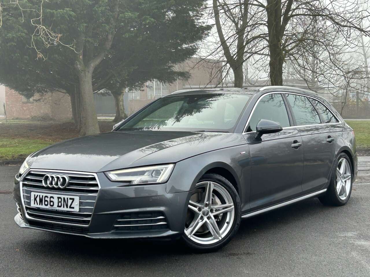 A 2016 AUDI A4 AVANT 3.0 TDI V6 S line Estate 5dr Diesel S Tronic quattro Euro 6 (s/s) (218 ps) A 2016 AUDI A4 AVANT 3.0 TDI V6 S line Estate 5dr Diesel S Tronic quattro Euro 6 (s/s) (218 ps)